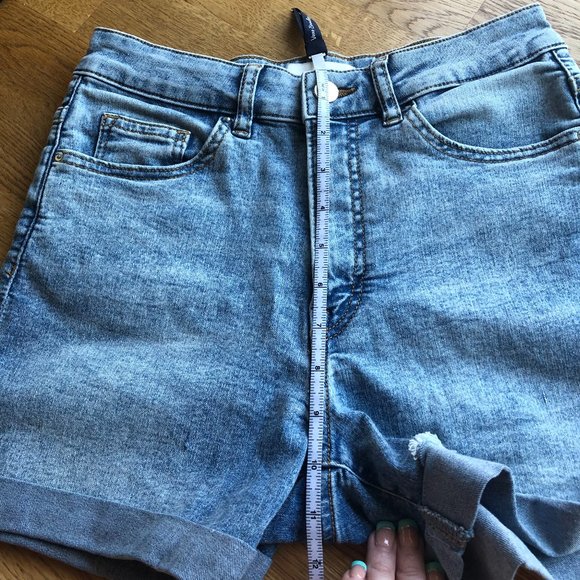 H&M High Waisted Cuffed Shorts Light Wash Size 4 - Picture 12 of 13